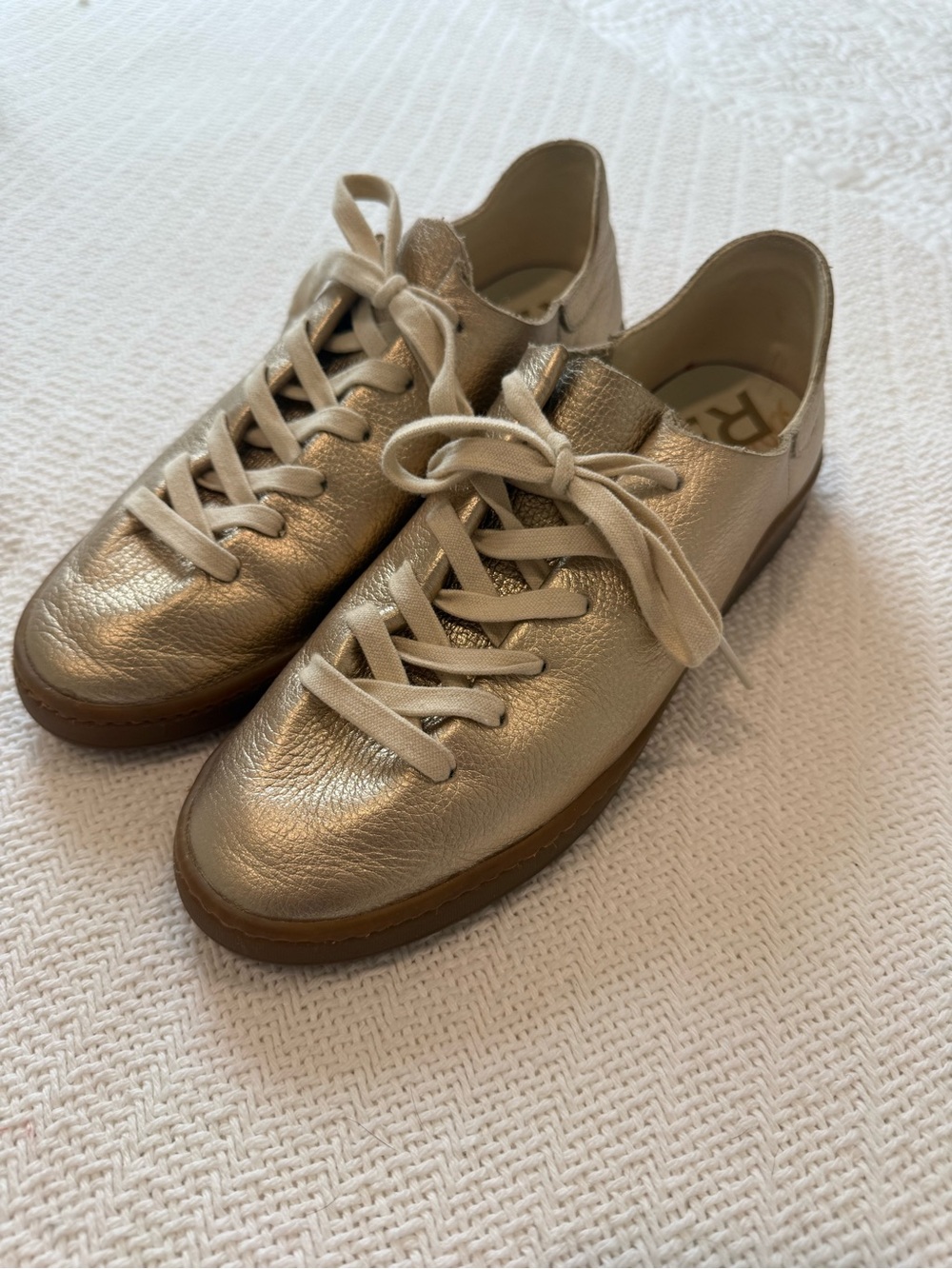 Sam Edelman Jaxon molten gold lace up sneakers